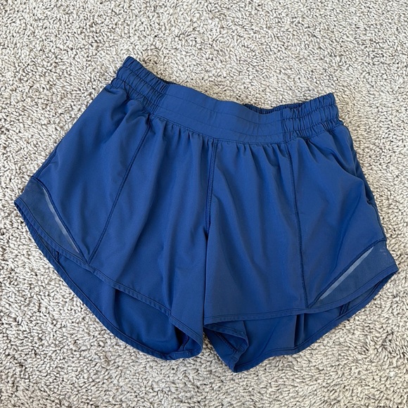lululemon athletica Pants - LuluLemon Hotty Hot Short Size 6 (4 inch Inseam)